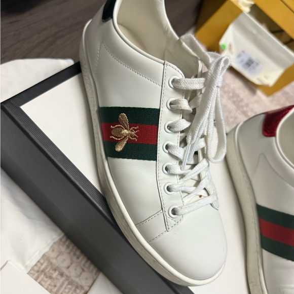 Gucci White Sneakers with Green and Red Stripes - Picture 2 of 6